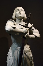 France, Seine-Maritime (76), Rouen, le palais archiépiscopal, musée Historial Jeanne d'Arc, statue de Jeanne d'Arc en armure par Alphonse-Eugène Guilloux