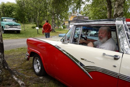 Suède, Comté de Vasterbotten, Umea, réunion de voitures anciennes dans le parc Gammlia, 1955 Ford Crown Victoria