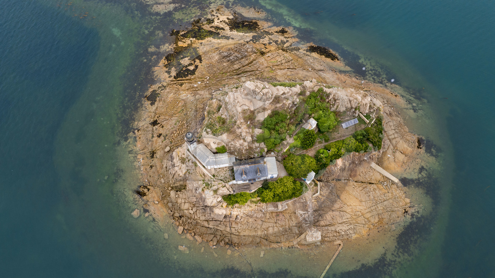 France, Finistère (29), Baie de Morlaix, Carantec, l'Ile Louët et son phare (vue aérienne)