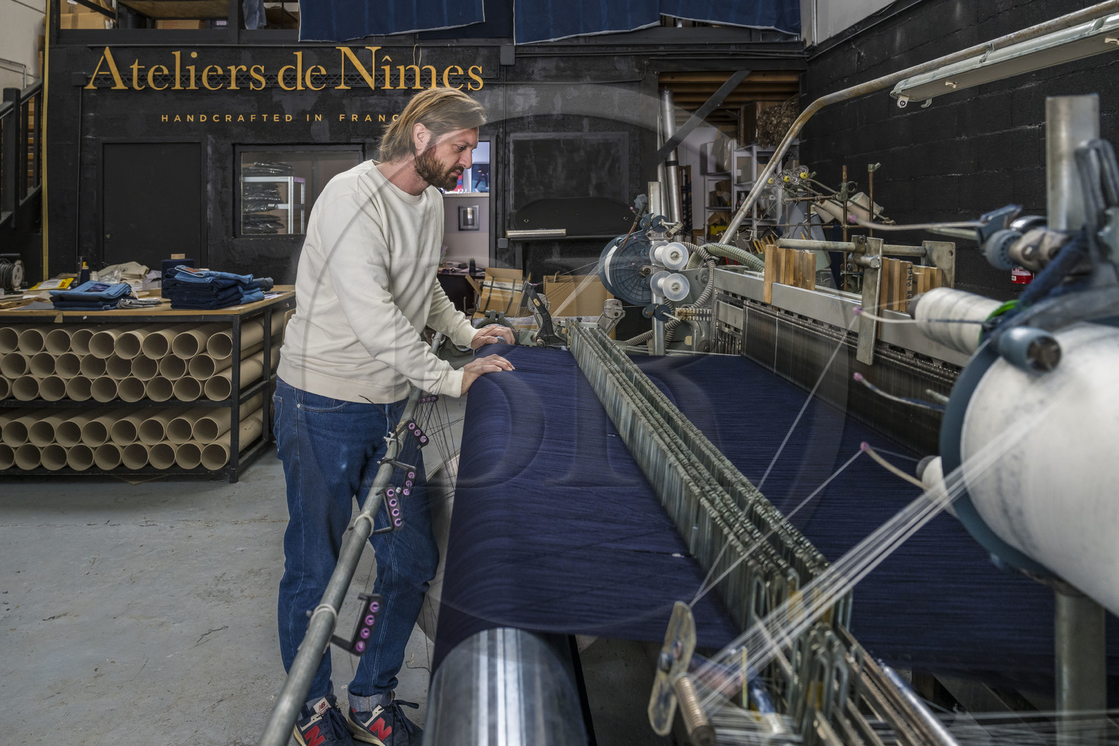 France, Gard (30), Nimes, Guillaume Sagot, fondateur de l’Atelier de Nîmes qui a relancé la fabrication de toiles de jean traditionnelles