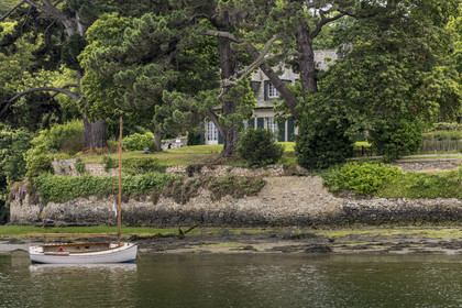 France, Finistère (29), Pays des Abers, Aber Wrac'h, Lannilis, belle maison en bordure du Port de Paluden