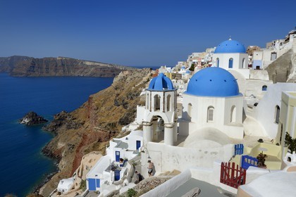 Grèce, Les Cyclades, mer Égée, île de Santorin (Thira ou Théra), le village de Oia qui surplombe la Caldera