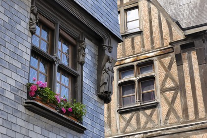 France, Indre et Loire, Tours, Place Plumereau, house at the corner of the rue de la Monnaie