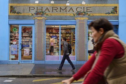 France, Meurthe-et-Moselle (54), Nancy, pharmacie du Point-Central décorée en style Ecole de Nancy et Art déco avec des mosaïques du céramiste parisien Antoine Ebel