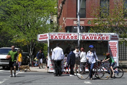 Etats-Unis, New York, Manhattan, Upper West side, baraque à saucisses sur Amsterdam