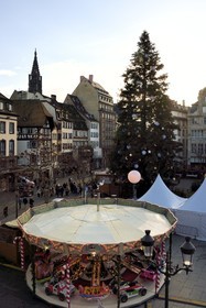 France, Bas-Rhin (67), Strasbourg, vieille ville classée au Patrimoine Mondial de l’UNESCO, le Grand Sapin de Noël sur la place Kléber