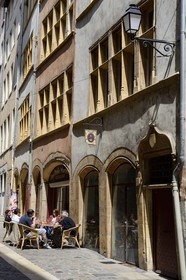 France, Rhone, Lyon, historical site listed as World Heritage by UNESCO, St. Paul neighborhood in the Vieux Lyon (Old Town), Café terrace in the rue Juiverie street