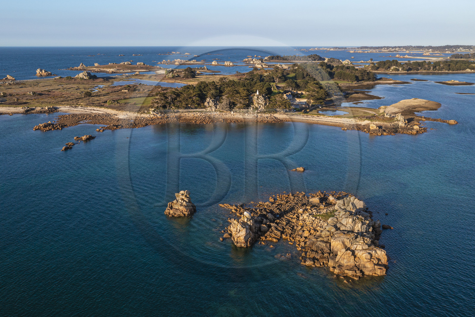 France, Côtes-d'Armor (22), Côte d'Ajoncs, Penvénan, Port Blanc, Ile Saint-Gildas (vue aérienne)