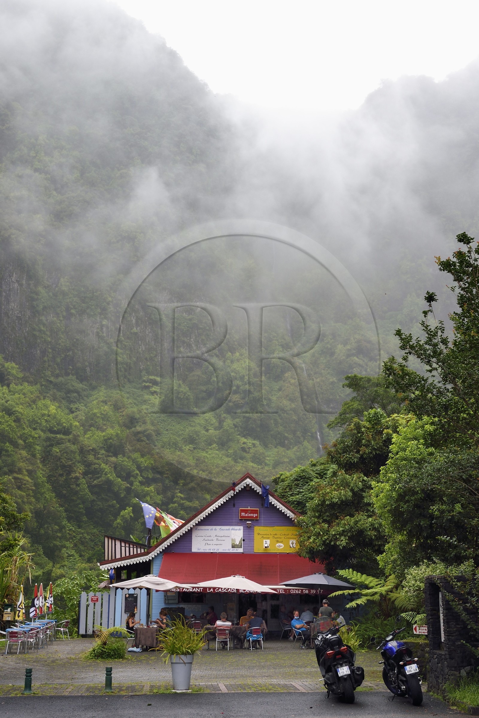 France, Ile de la Reunion, Cirque de Salazie, classé Patrimoine Mondial de l'UNESCO, entrée du cirque à la Rivière du Mat au restaurant la Cascade Blanche