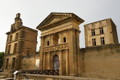 France, Vaucluse, Parc Naturel Regional du Luberon (Natural Regional Park of Luberon), La Tour d'Aigues, ruins of the Renaissance castle