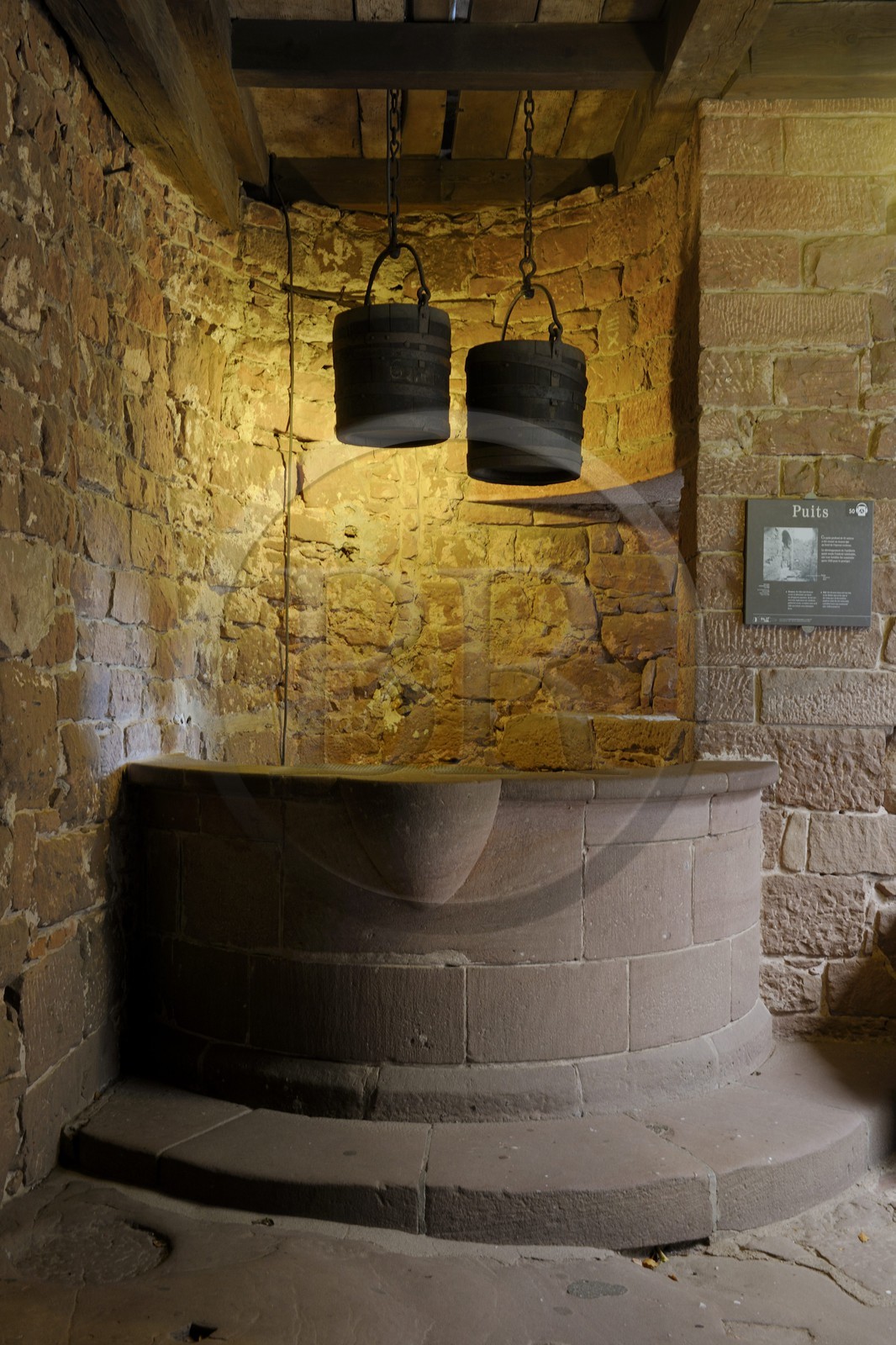 France, Bas-Rhin (67), le château du Haut-Koenigsbourg, le puit