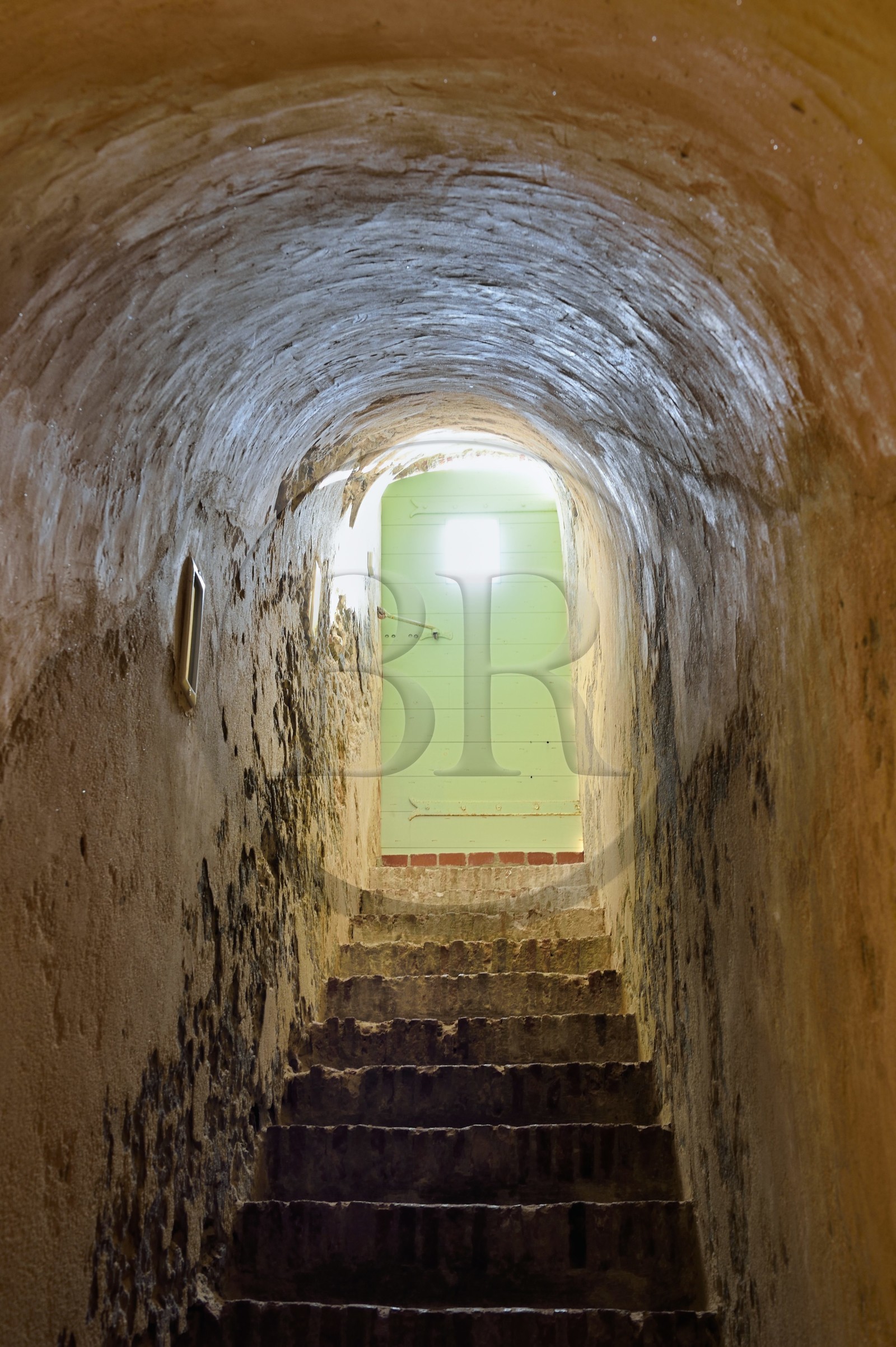 France, Var (83), Iles d'Hyères, parc national de Port Cros, Ile de Port-Cros, escalier menant au toit du Fort de l'Estissac sur la côte nord-ouest