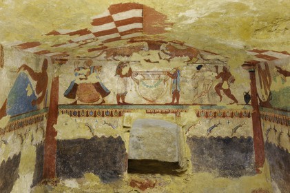 Italie, Latium, province de Viterbe, Tarquinia, nécropole antique étrusque de Monterozzi (Necropoli dei Monterozzi) classée Patrimoine Mondial de l'UNESCO, la Tombe des Lionnes (tomba delle Leonesse)