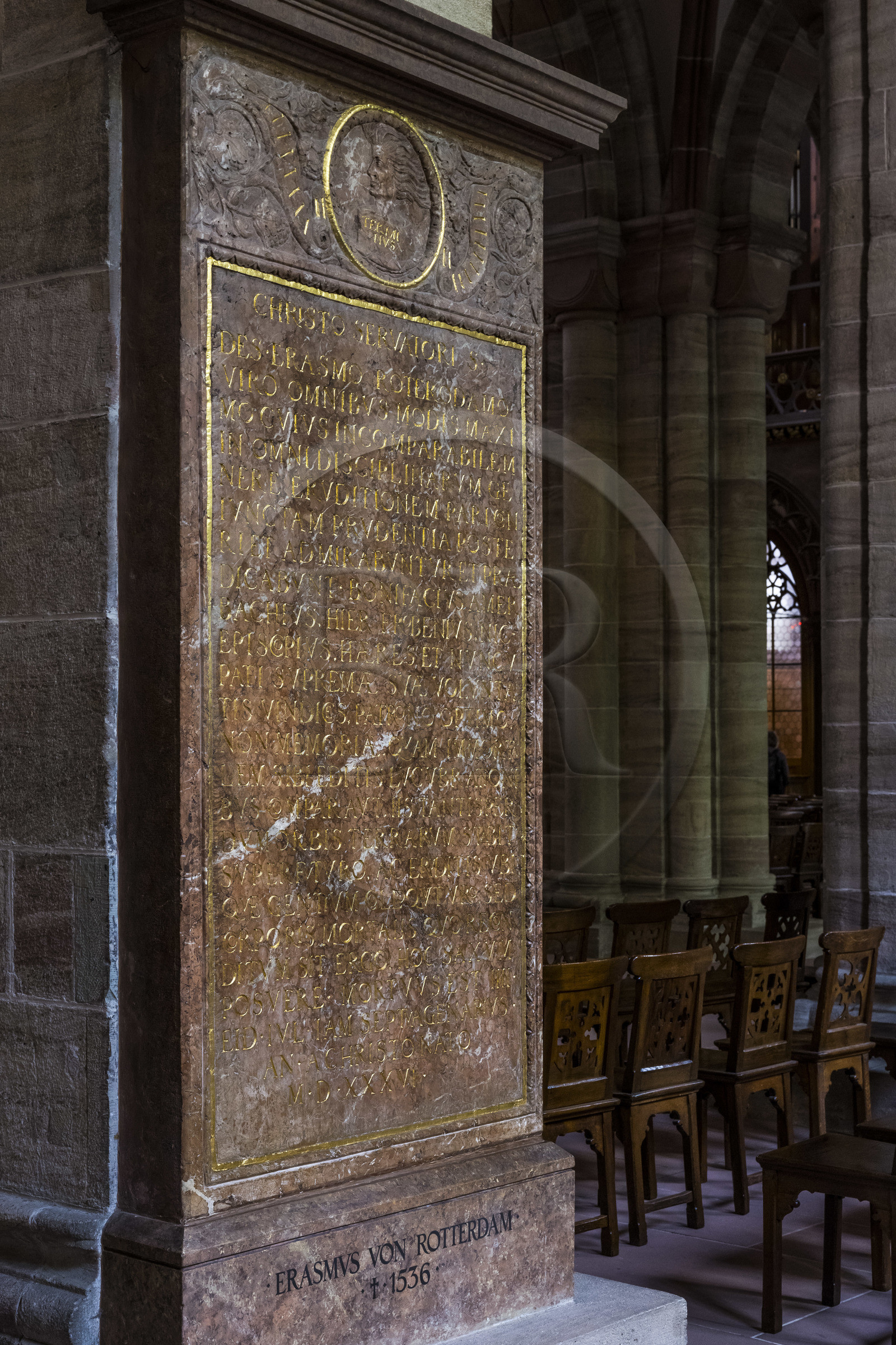 Suisse, Bâle, la cathédrale protestante Notre-Dame de Bâle (Munster), tombe du penseur Desiderius Erasmus von Rotterdam plus connu sous le nom d’Érasme (1466-1536)