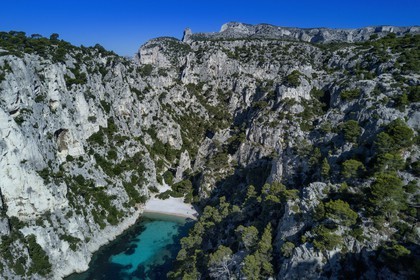 France, Bouches-du-Rhône (13), Marseille, Parc national des Calanques, Calanque d'En-Vau et sa plage (demande d'autorisation nécessaire avant publication)