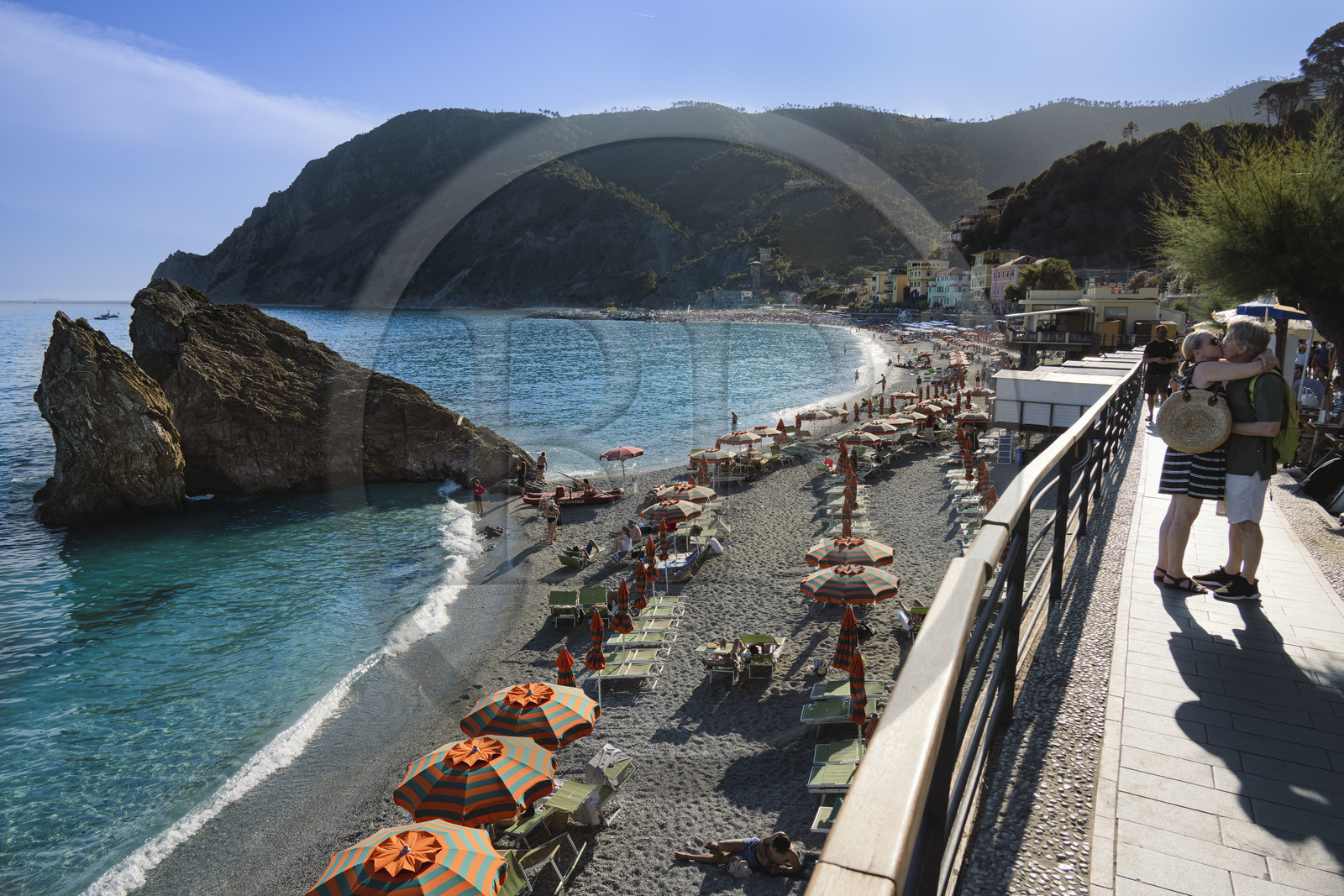 Italie, Ligurie, Cinque Terre, parc national des Cinque Terre classé Patrimoine Mondial de l'UNESCO, la grande plage du village de Monterosso al Mare