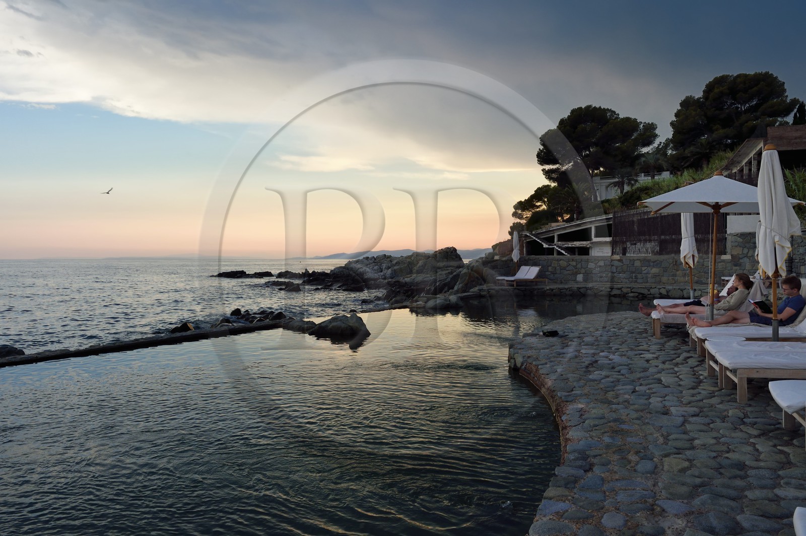 France, Var, Agay area next to Saint-Raphael, Massif de l'Esterel (Esterel Massif), the Corniche d'Or, the infinity seawater pool at the Hotel des Roches Rouges