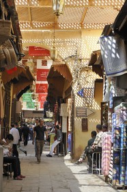 Maroc, Moyen Atlas, Fès, ville impériale, médina classée Patrimoine Mondial de l'UNESCO, Fès el Bali, dans les rue d'un souk