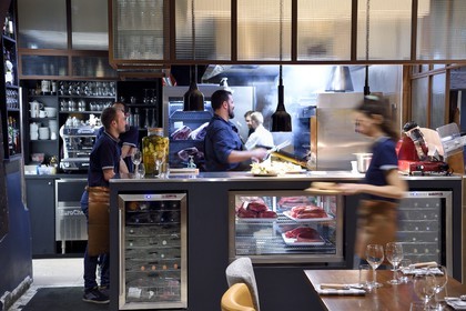 France, Seine-Maritime (76), Rouen, restaurant Rotomagus place Saint-Maclou