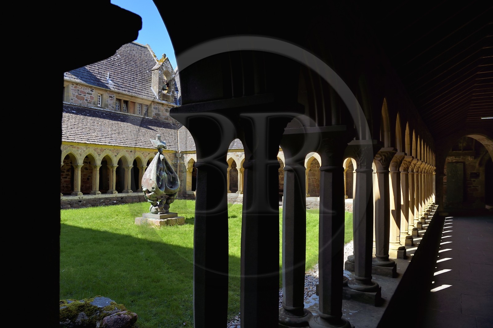 United Kingdom, Scotland, Highland, Inner Hebrides, Isle of Iona facing the Isle of Mull, Iona abbey founded by Saint Columba in the 6th century, the cloister
