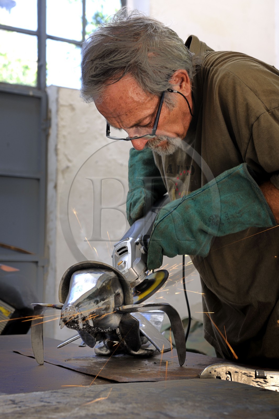 France, Herault, Beziers, the sculptor Serge Homs in his studio at the villa Antonine