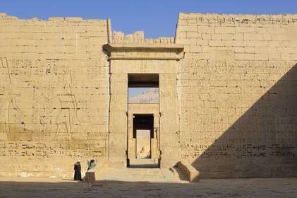 Egypte, Haute Egypte, vallée du Nil, environs de Louxor, nécropole thébaine classée Patrimoine Mondial de l'UNESCO, Thèbes Ouest, Medinet Habou, temple de Ramses III