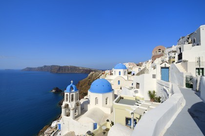 Grèce, Les Cyclades, mer Égée, île de Santorin (Thira ou Théra), le village de Oia qui surplombe la Caldera