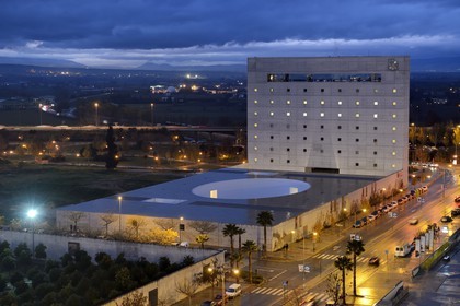 Espagne, Andalousie, Grenade, Caja Granada Cultural Center, musée dédié à l'histoire de l'Andalousie et centre d'art contemporain, oeuvre de l'architecte Alberto Campo Baeza, avenida de la Ciencia 2