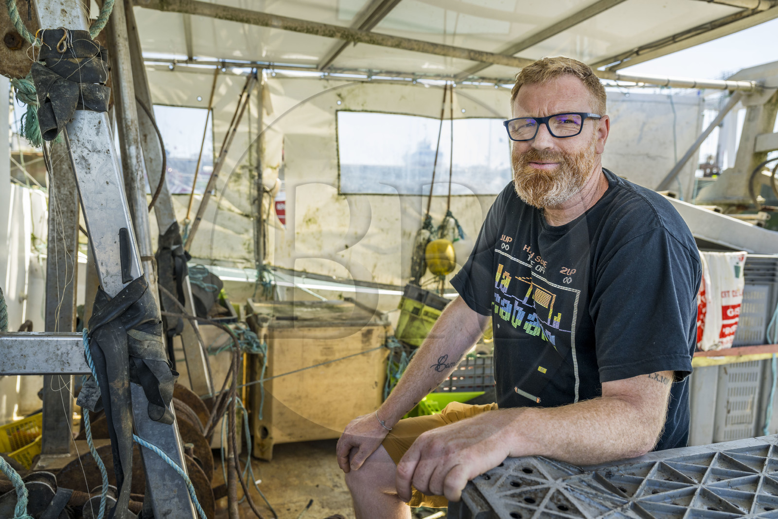 France, Charente-Maritime (17), Ile d'Oléron, port de La Cotinière, le pêcheur Yoann Crochet sur son chalutier L’Univers