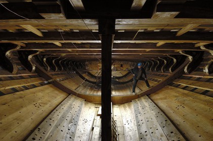 France, Charente-Maritime (17), Rochefort, le quartier de l'Arsenal, chantier de l'Hermione, l'intérieur de la coque