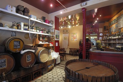 France, Paris (75), bar à vin le Baron Rouge rue Théophile Roussel