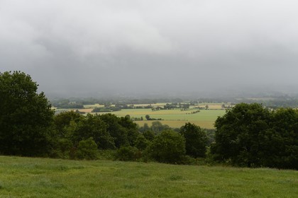 France, Côtes-d'Armor (22), point de vue sur le Trégor depuis le sommet du Menez Bré