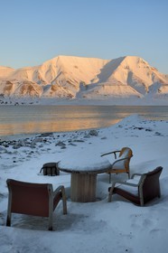 Norway, Svalbard, Spitzbergen, Longyearbyen, table with a view on the edge of the Adventfjorden