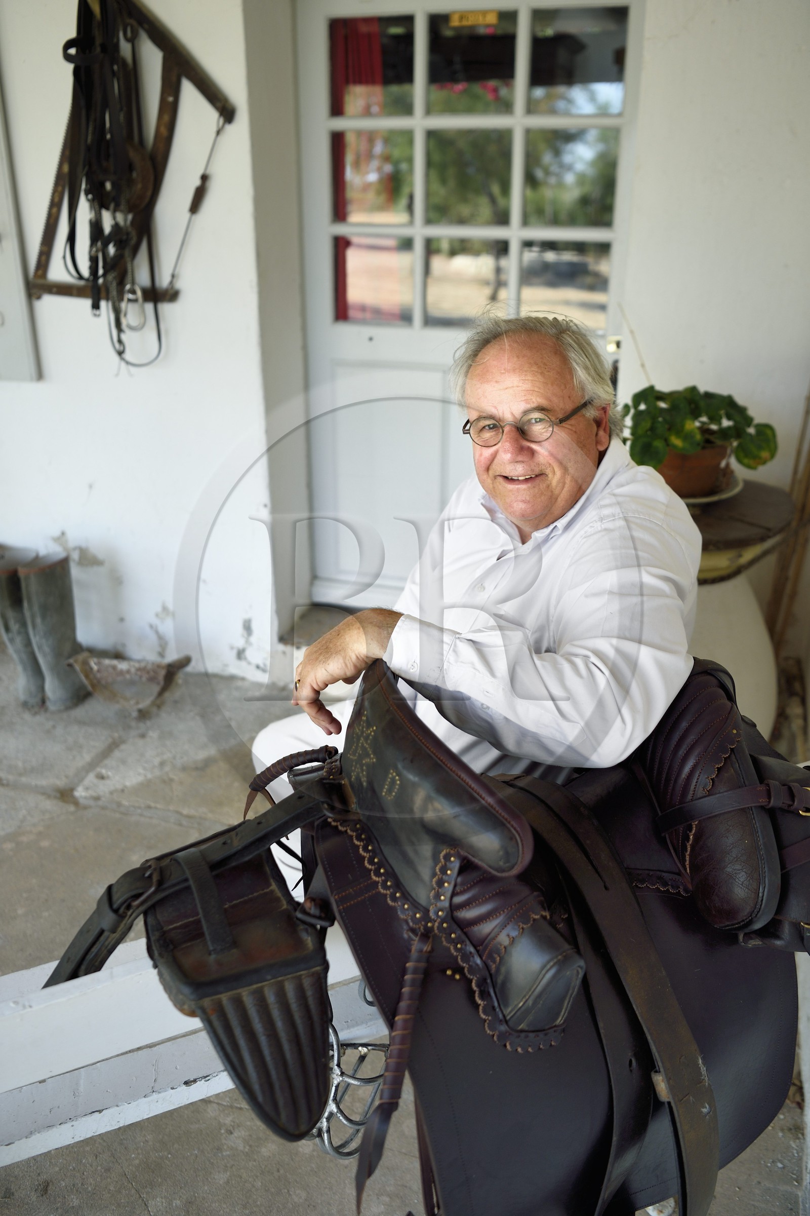 France, Bouches-du-Rhône (13), Les Saintes-Maries-de-la-Mer, le Mas Cacharel, Florian Colomb de Daunant dont le père a coécrit le film Crin Blanc