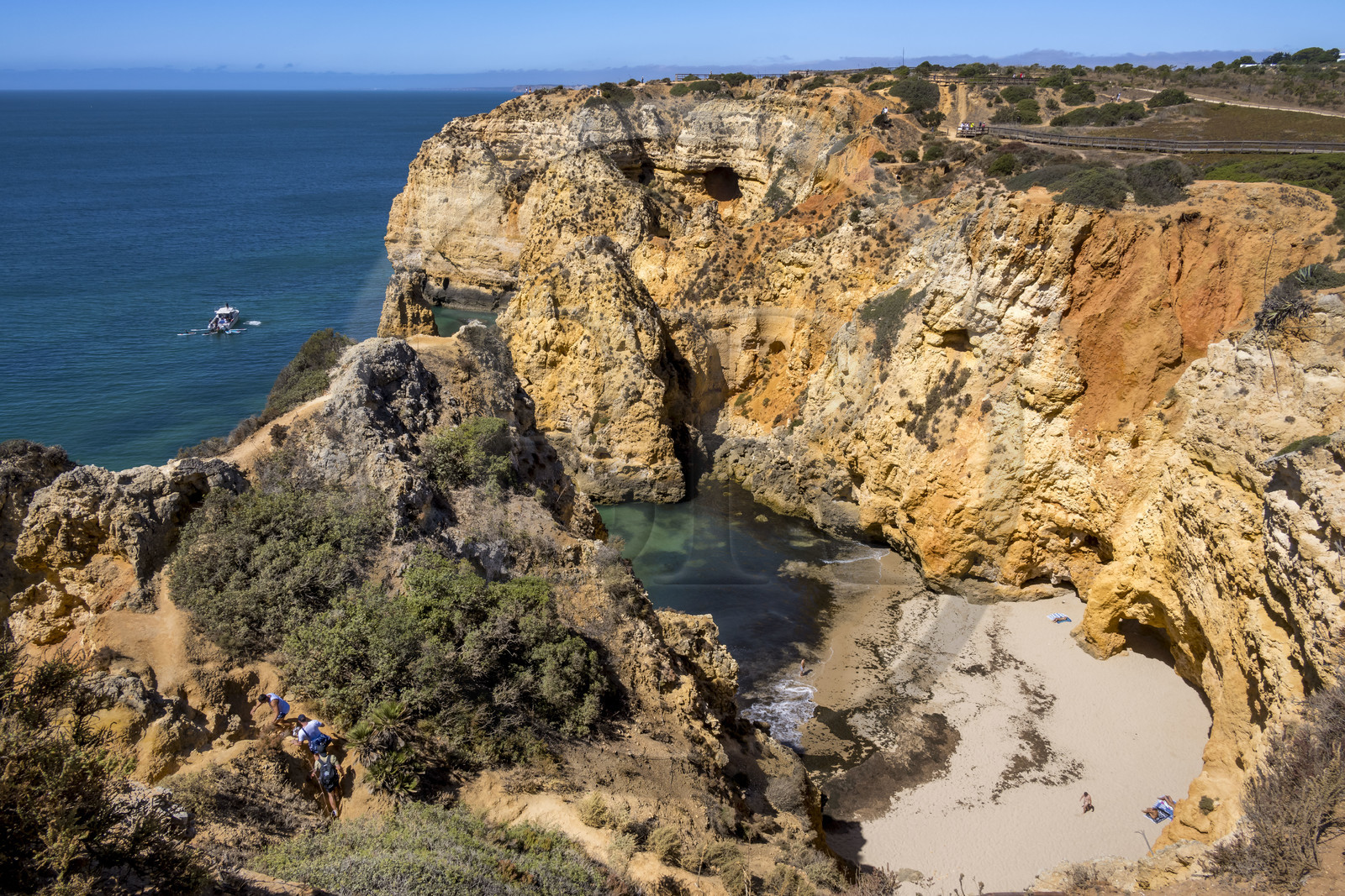 Portugal, Algarve, Lagos, découverte des criques dans les falaises escarpées de la Ponta da Piedade