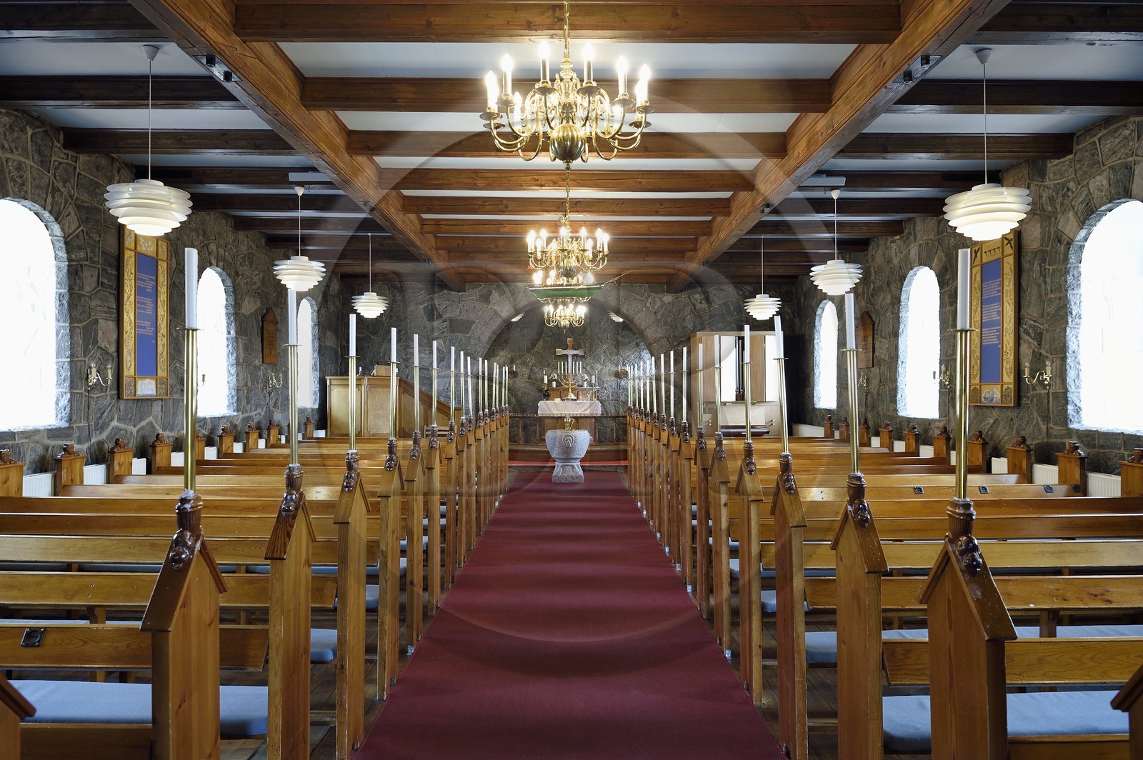 Groenland, cote ouest, Uummannaq, la nef de l'église en granite, une des rares qui soit construite en pierre