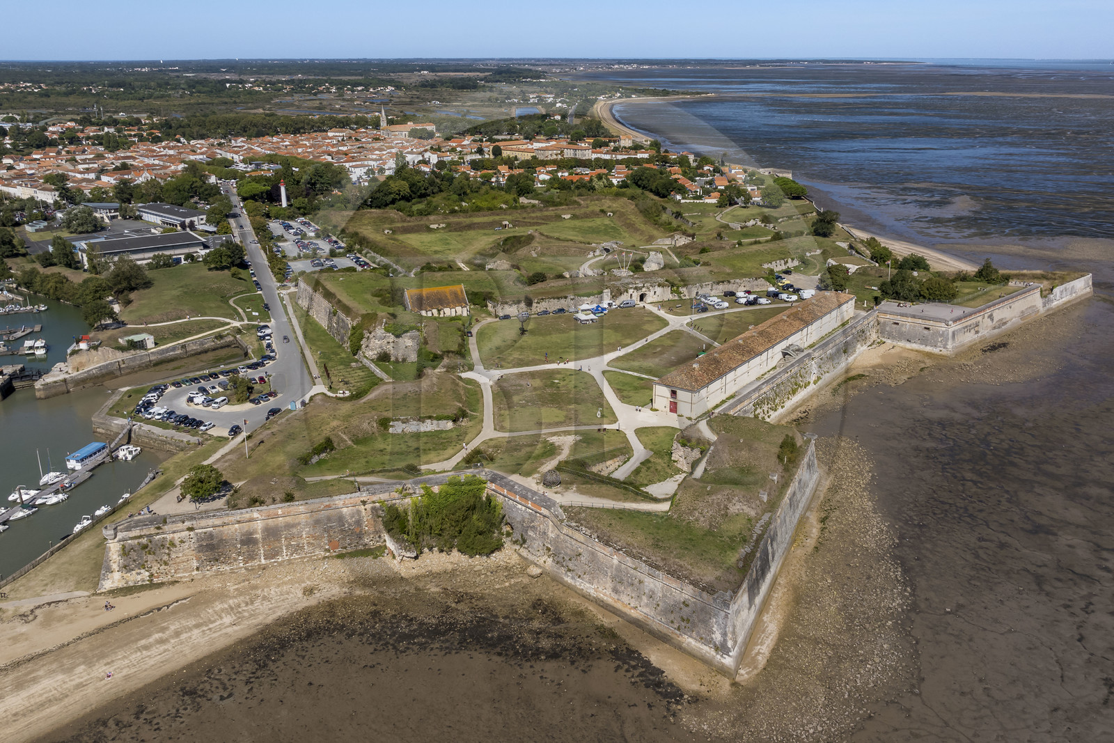 France, Charente-Maritime (17), Ile d'Oléron, le Chateau-d'Oléron, la citadelle  (vue aérienne)