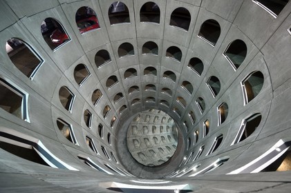 France, Rhône (69), Lyon, Place des Célestins, parking souterrain hélicoïdal conçu par Michel Targe, Daniel Buren et Jean-Michel Wilmotte (1994)