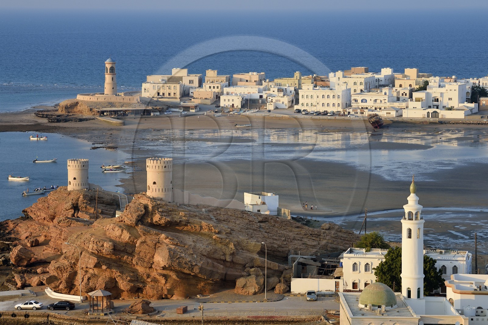Sultanat d'Oman, gouvernorat de Ash Sharqiyah, ville et port de Sour, le vieux quartier de pêcheurs de Al Ayjah et son phare