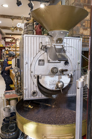 France, Vaucluse (84), Avignon, le torréfacteur Cafés au Brésil rue des Fourbisseurs