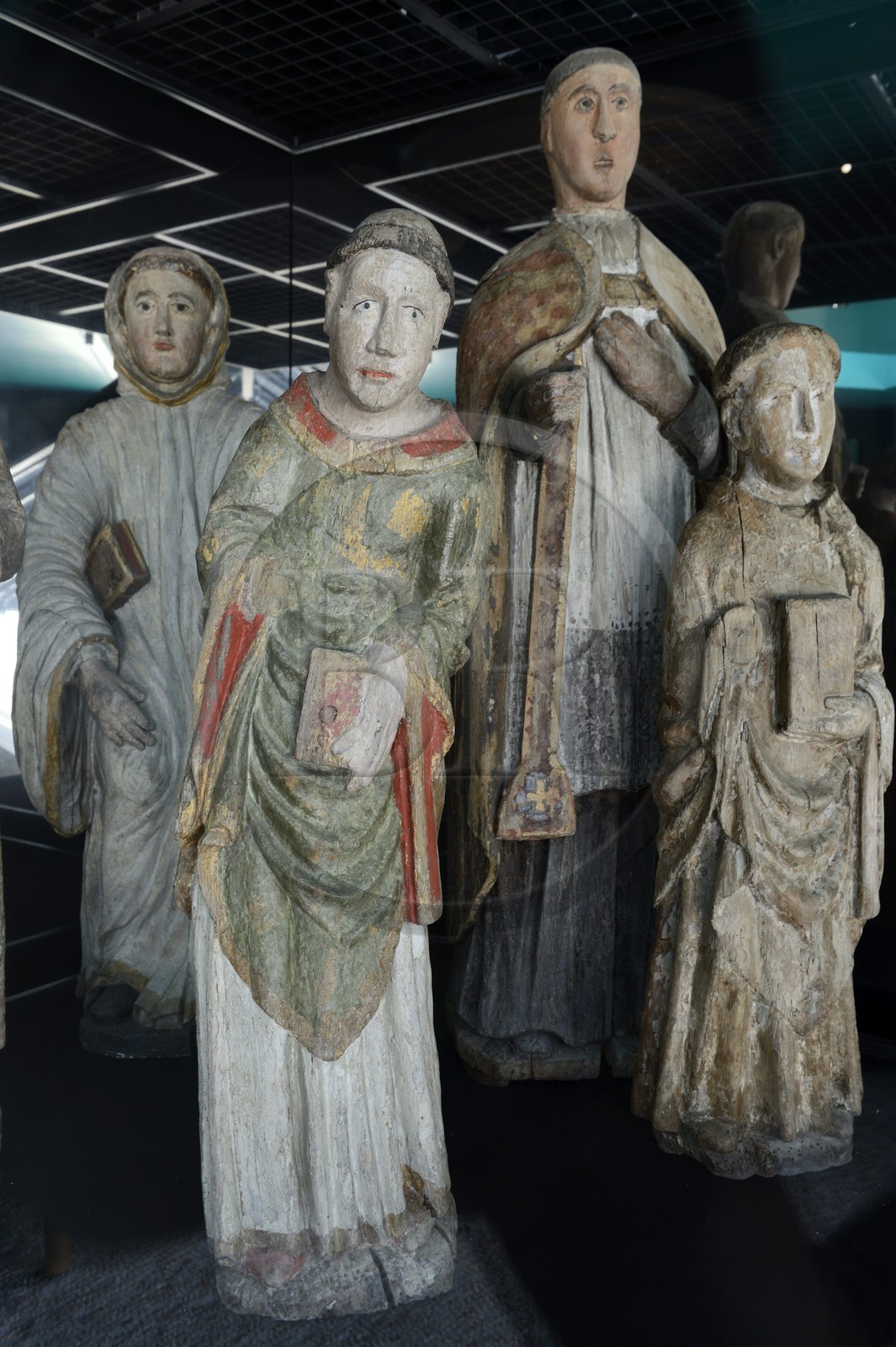 France, Finistère (29), , Mer d'Iroise, parc naturel régional d'Armorique, Presqu'île de Crozon, ancienne Abbaye Saint-Guénolé de Landévennec, statues de Saint Guénolé