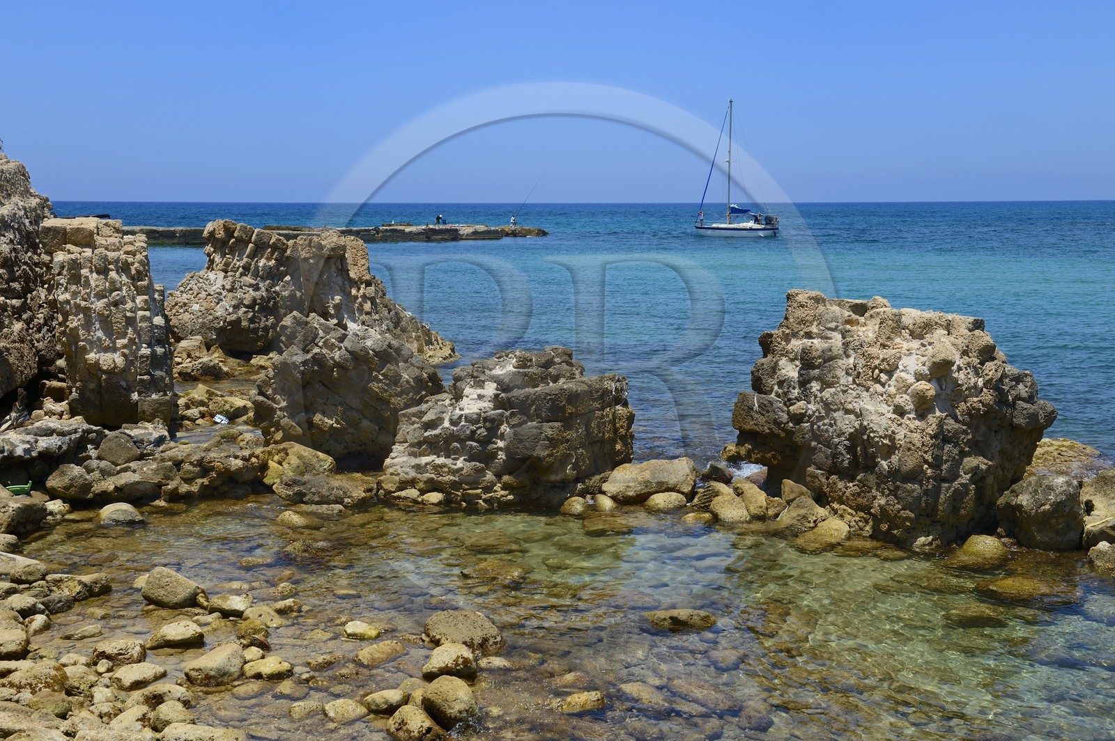 Israël, district d'Haifa, Césarée (Caesarea Maritima), ruines du port de la citadelle des croisés construit sur les ruines de Césarée