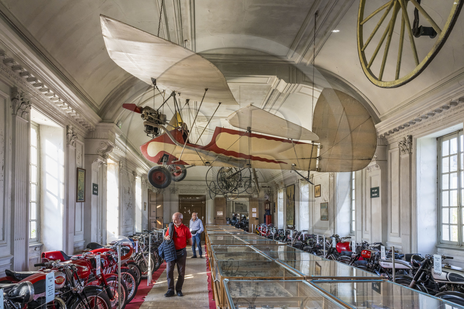 France, Côte-d'Or (21), Côte de Beaune, Savigny-les-Beaune, le chateau avec les musées et collections avions de chasse, voitures de course Abarth, motos, tracteurs enjambeurs, maquettes, camions de pompiers, Pou-du-ciel est un avion conçu par Henri Mignet en 1934