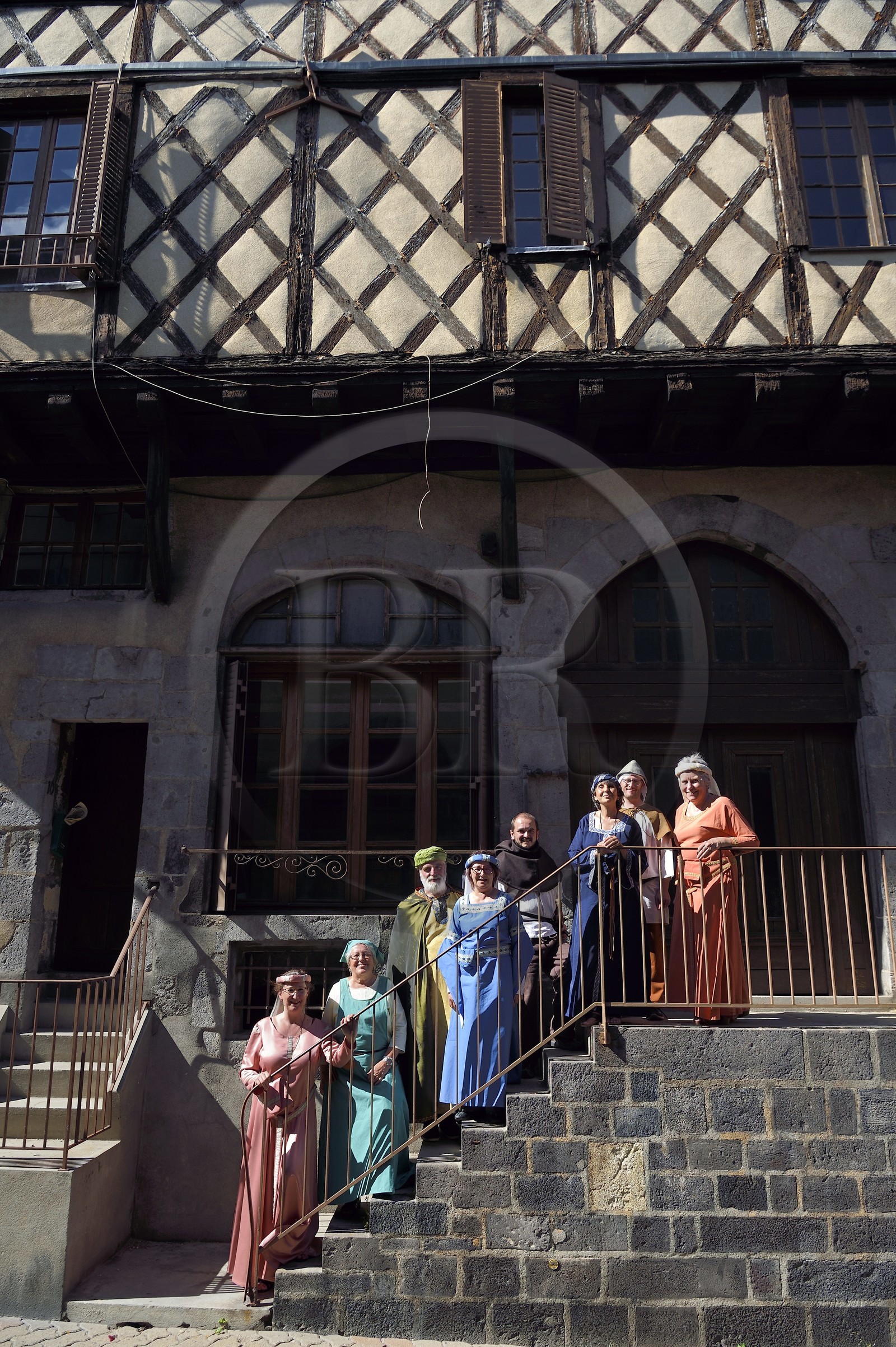 France, Puy-de-Dôme (63), Clermont-Ferrand, quartier de Montferrand, rue de la Rodade, membres de l'association Il était une fois Montferrand en costumes médiévaux
