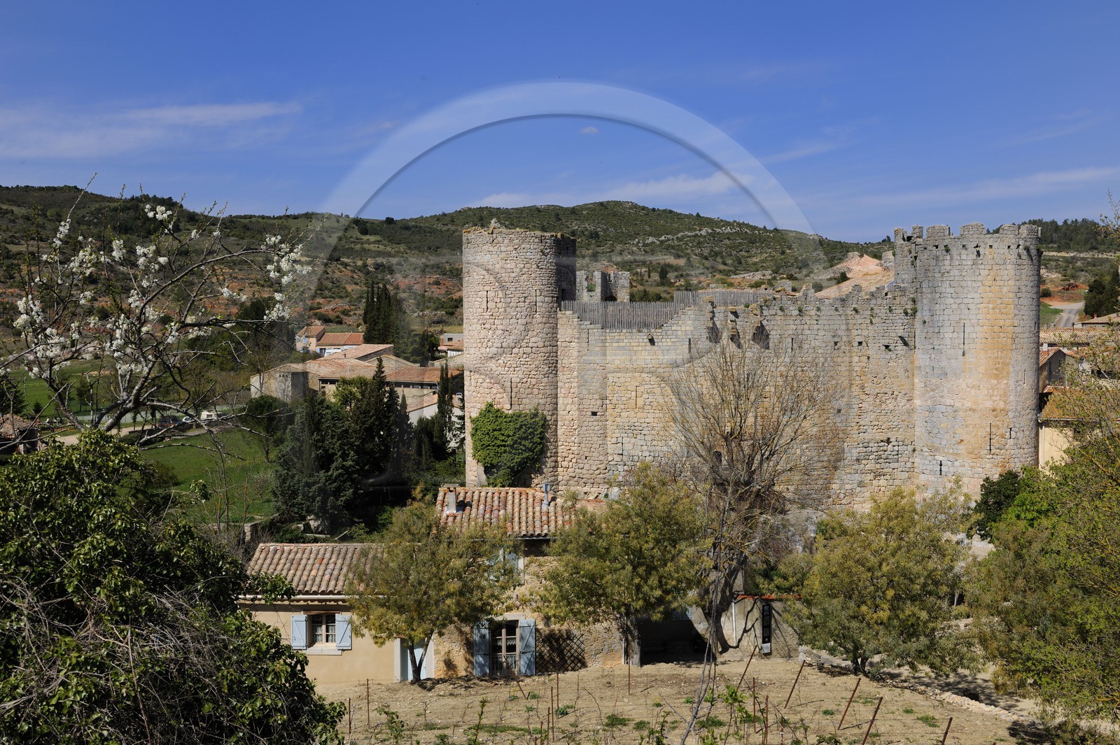 France, Aude (11), château du village cathare de Villerouge-Termenès au cœur des Corbières