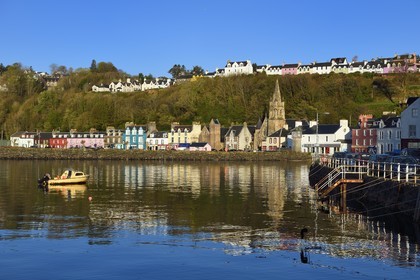 Royaume-Uni, Ecosse, Highland, Hébrides intérieures, Ile de Mull, la ville principale Tobermory et son port