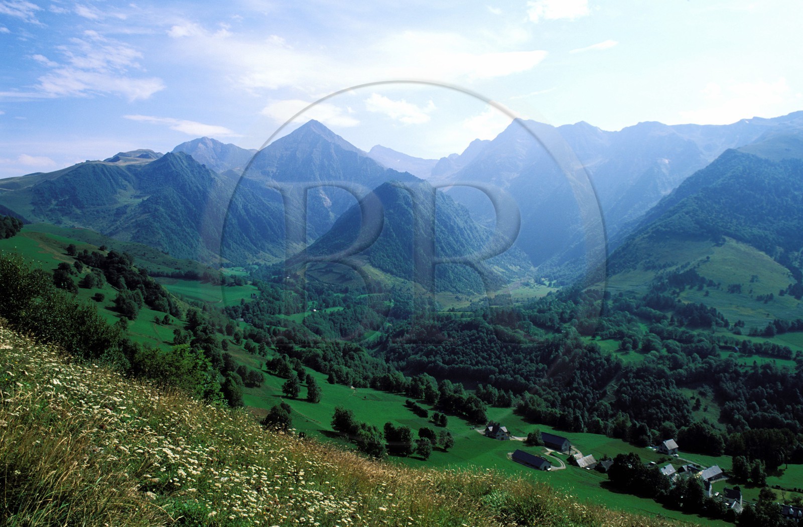 France, Hautes-Pyrénées (65), la vallée d'Azet dans la région de Saint-Lary-Soulan