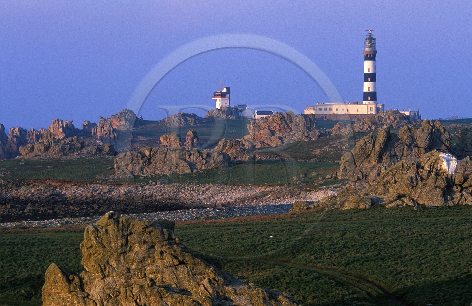 France, Finistère (29), île d'Ouessant, le phare du Créac'h depuis la Pointe de Pern