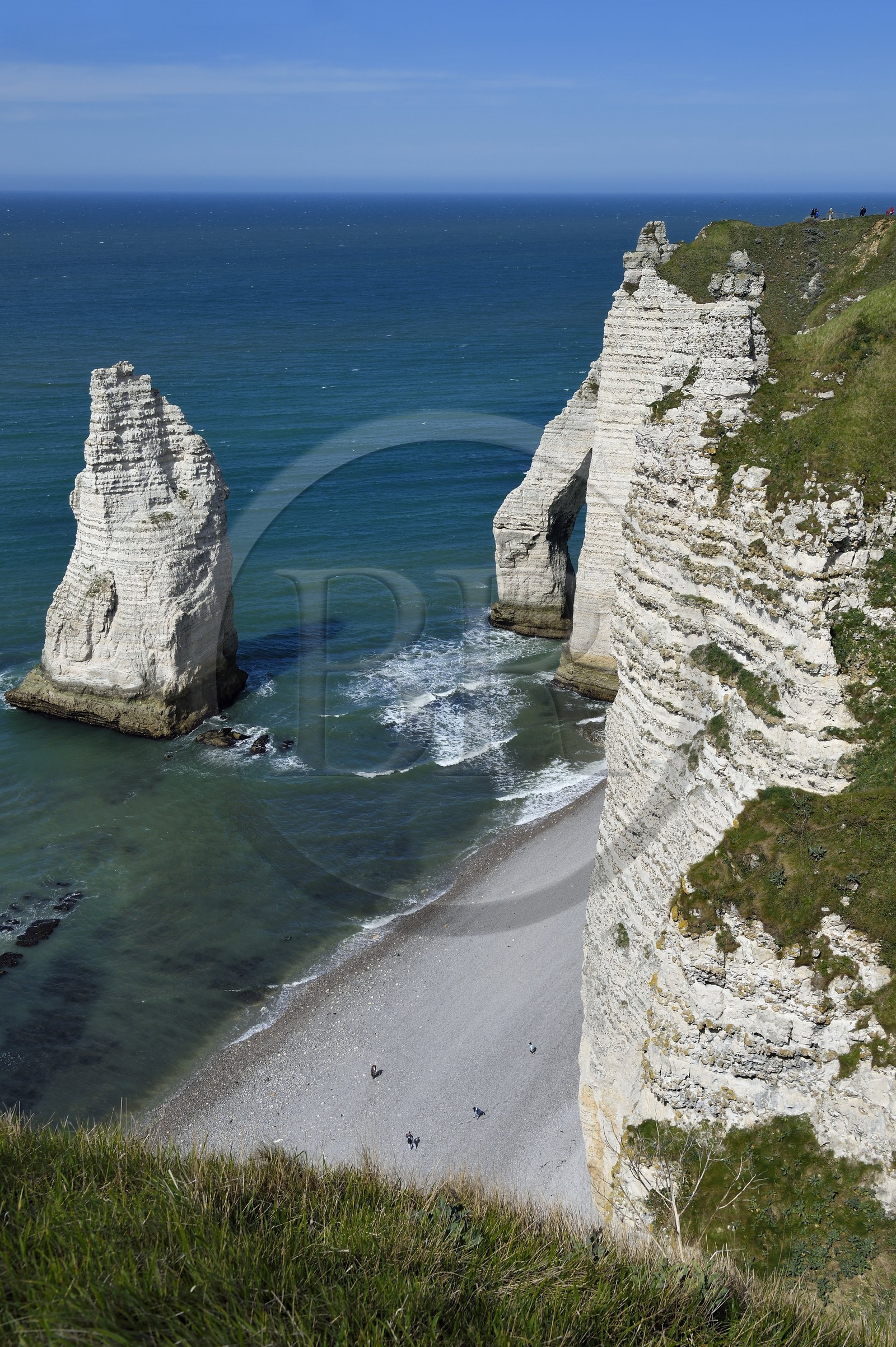 France, Seine-Maritime (76), Pays de Caux, Côte d'Albâtre, Etretat, la falaise d'Aval, l'Arche d'Aval et l'Aiguille