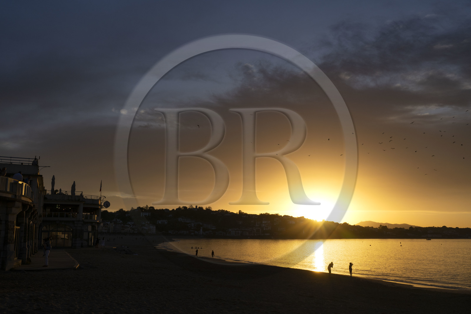 France, Pyrenees Atlantiques, Basque Country, Saint Jean de Luz, walkers on the Grande Plage and the coast of Ciboure in the bay in the background